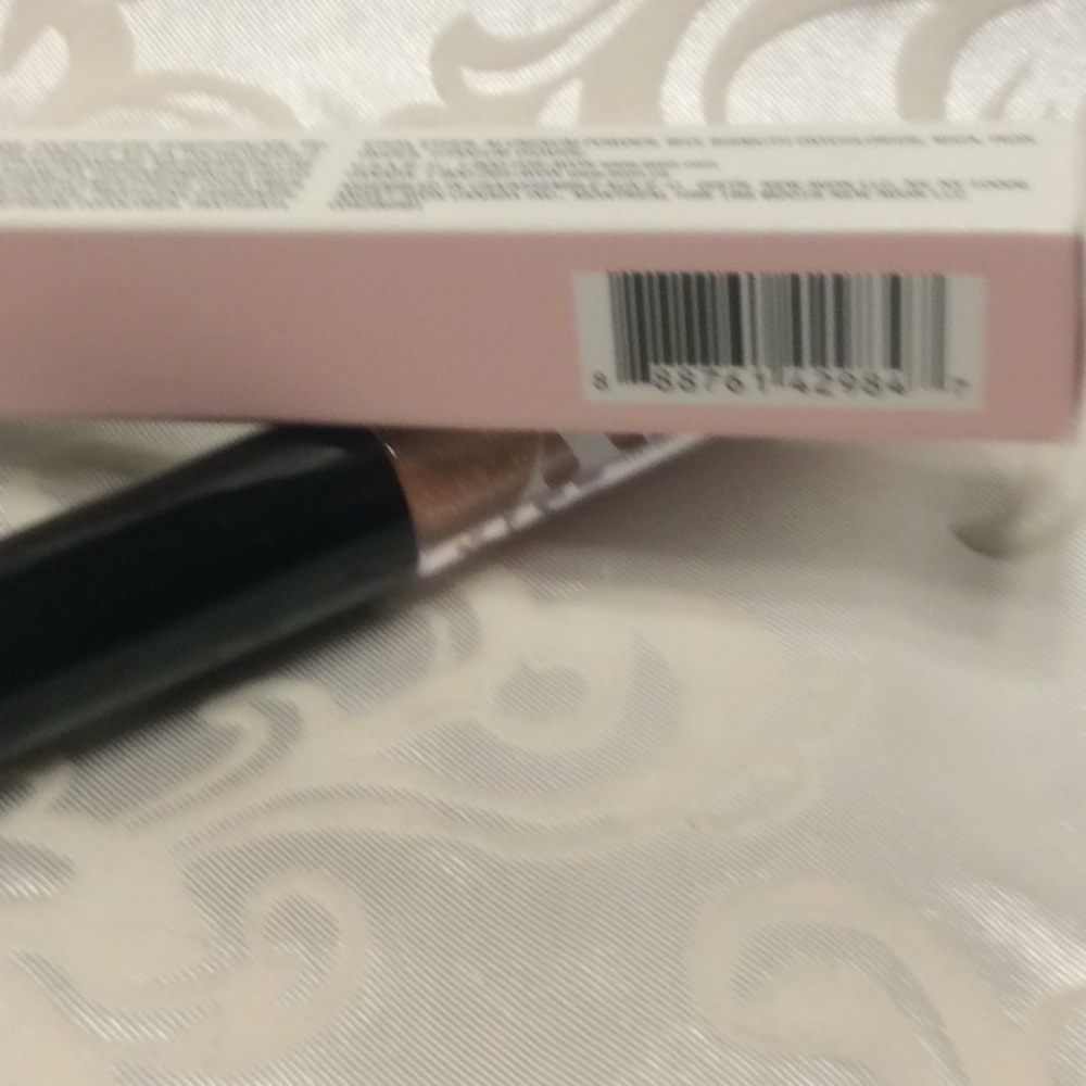 Glimmer Shadow Liquid Eye Shadow - Picture 4 of 5